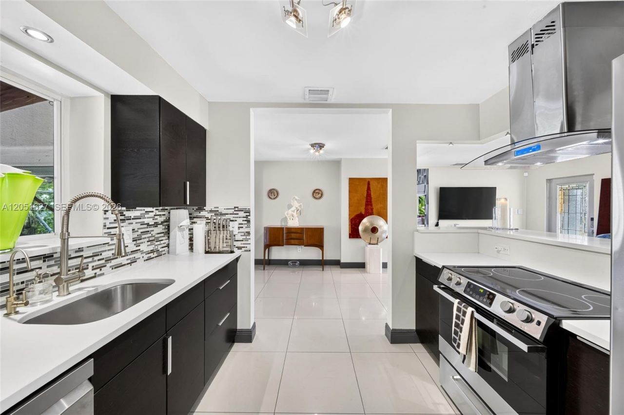 467 NE 129th St , North Miami, FL 33161 Photo