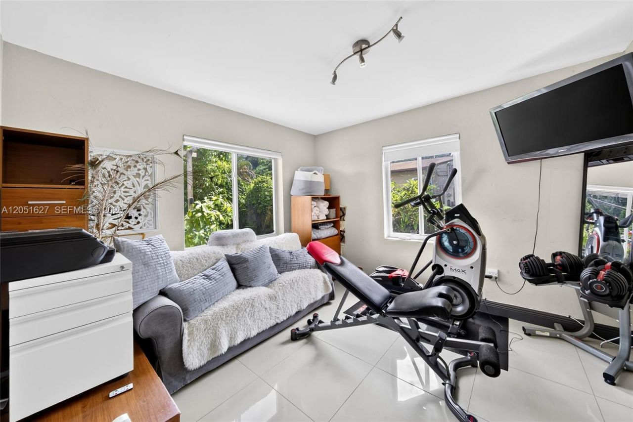 467 NE 129th St , North Miami, FL 33161 Photo