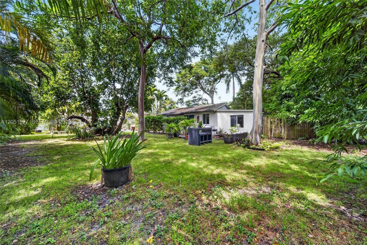 467 NE 129th St , North Miami, FL 33161 Photo
