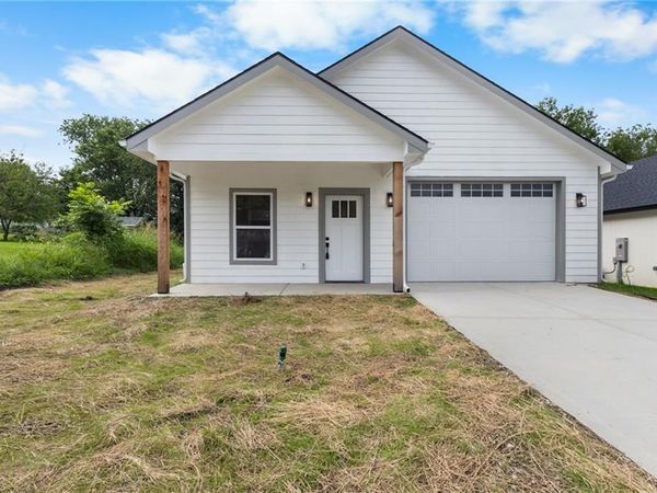 912 Chestnut Avenue, Osawatomie, KS 66064