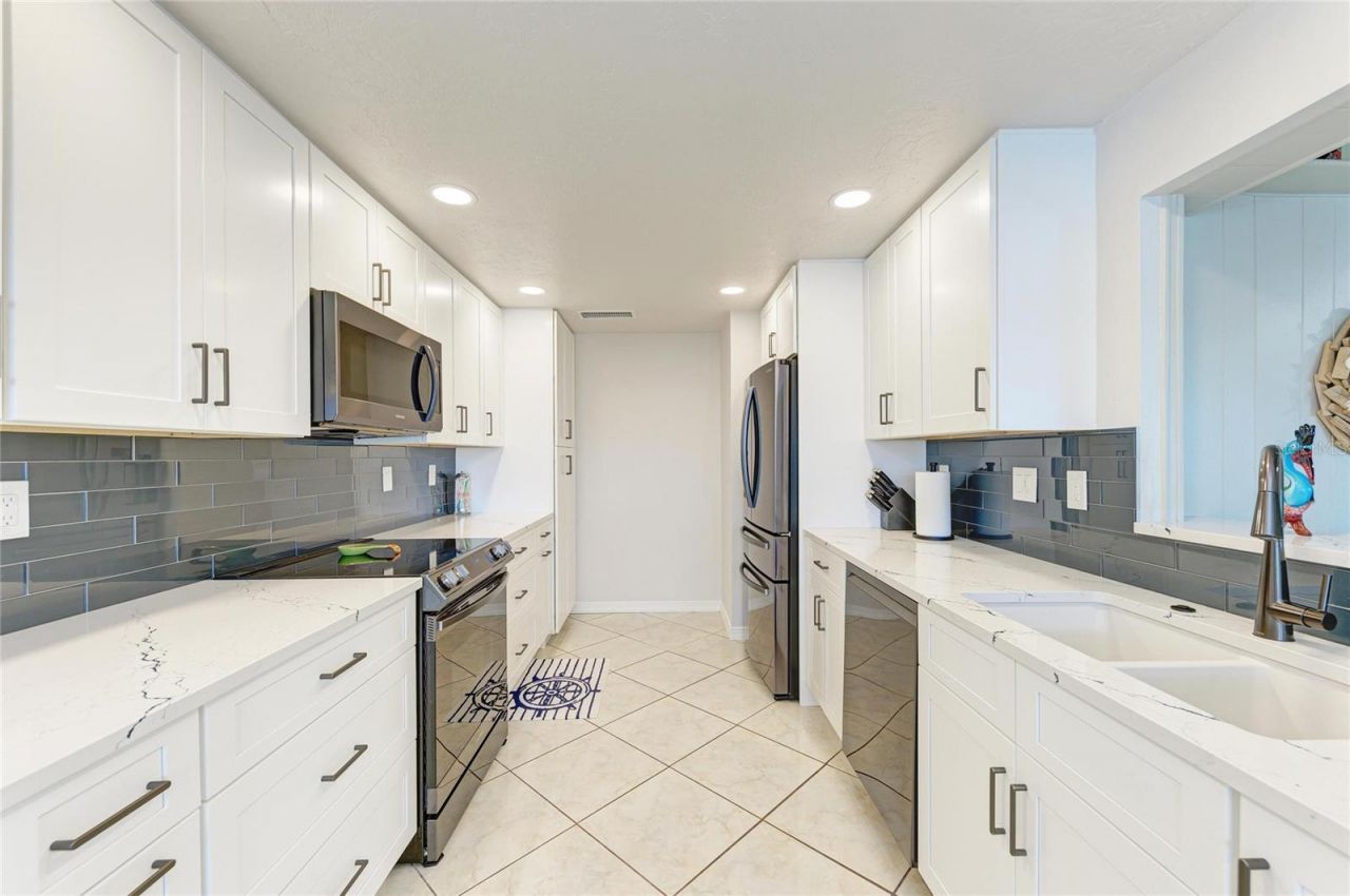 9907 Royal Palm Drive, Bradenton, FL 34210 Photo