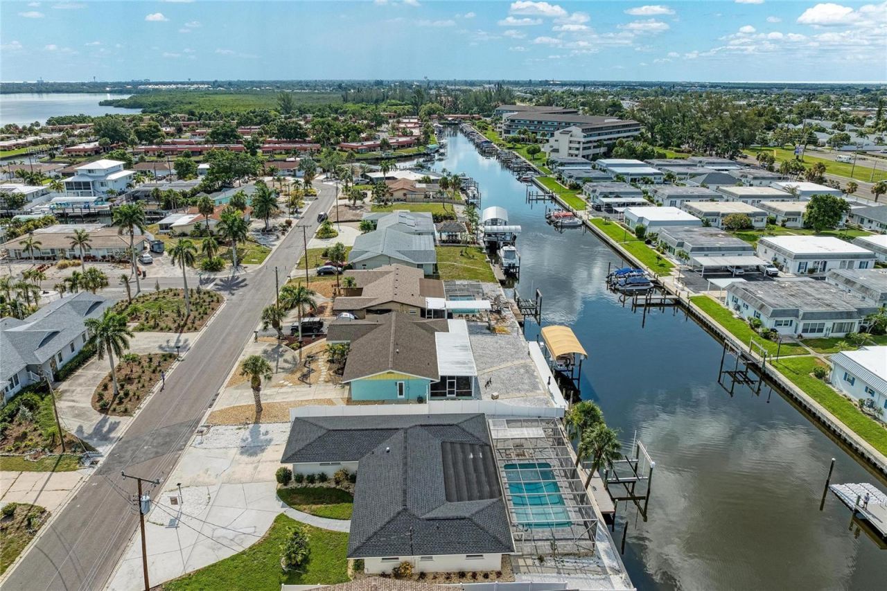 9907 Royal Palm Drive, Bradenton, FL 34210 Photo