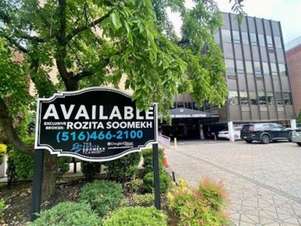 29 Barstow , Unit 305-B, Great Neck, NY 11021