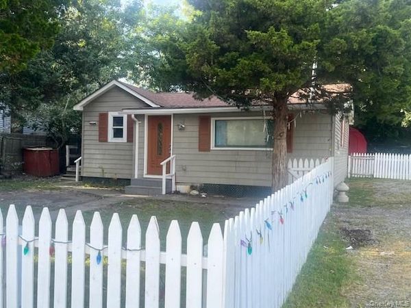 84 Point Road , Flanders, NY 11901