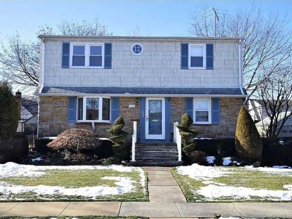 965 N 3rd Street , New Hyde Park, NY 11040
