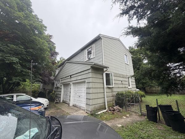 8 Windus Drive , Shirley, NY 11967