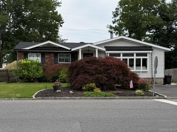 66 Moffitt Avenue , Islip, NY 11751