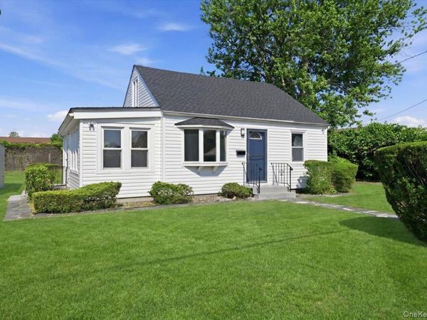310 west drive , Copiague, NY 11726