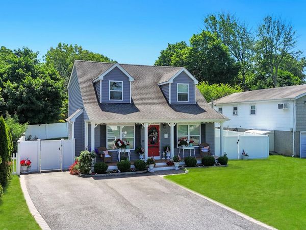 17 Walnut Road, Kings Park, NY 11754