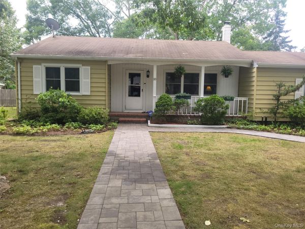 10 Graham Road , Hampton Bays, NY 11946