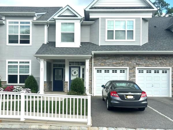 42 Meadowbrook Lane, Smithtown, NY 11787