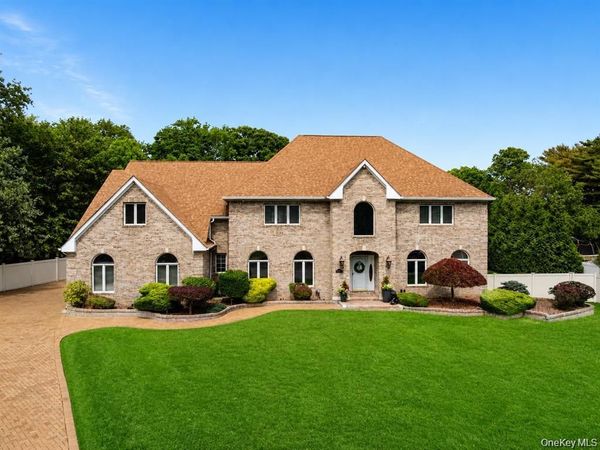15 Teal Crescent , Great River, NY 11739