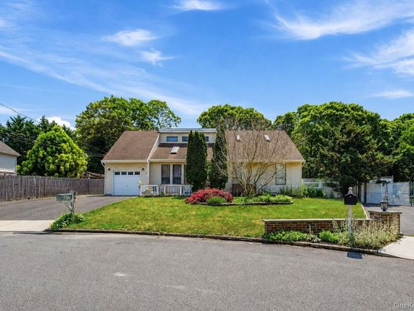4 Golden Gate Lane , Shirley, NY 11967