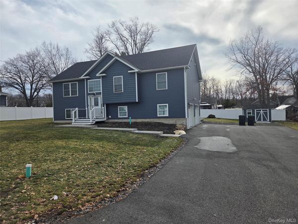 13 Avenue B , Middletown, NY 10940