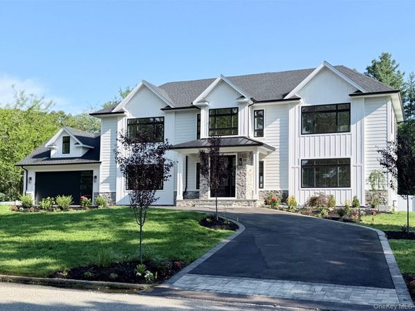 11 Edcris Lane , Huntington, NY 11743