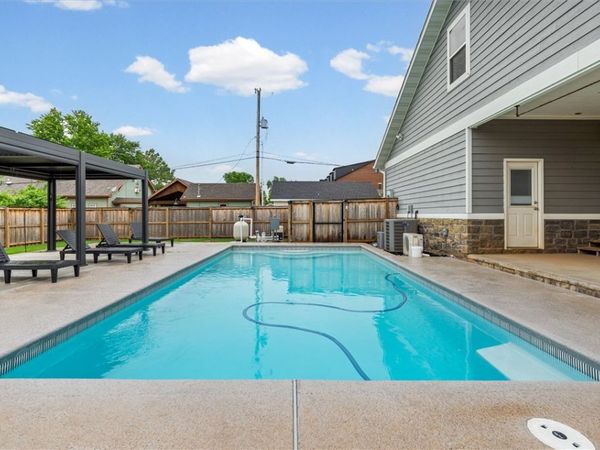 405 NW C Street, Bentonville, AR 72712