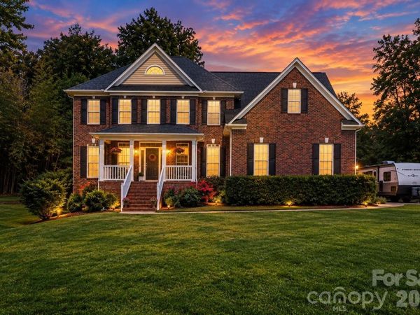 4858 Elmhurst Drive NE, Hickory, NC 28601