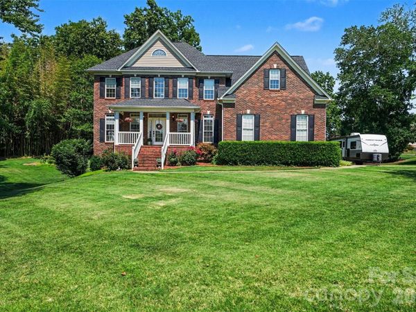 4858 Elmhurst Drive NE, Hickory, NC 28601