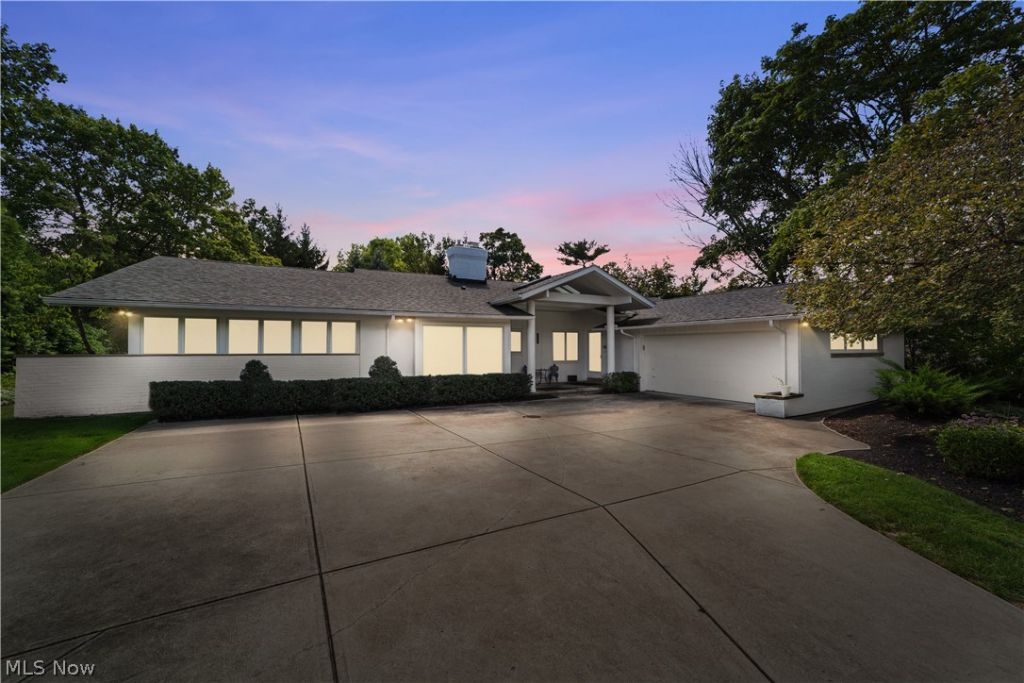 24690 Shaker Boulevard, Beachwood, OH 44122 Main Photo