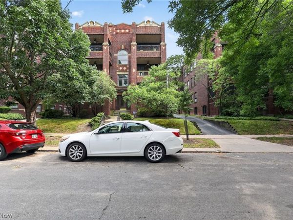 2476 Derbyshire Road , Cleveland Heights, OH 44106