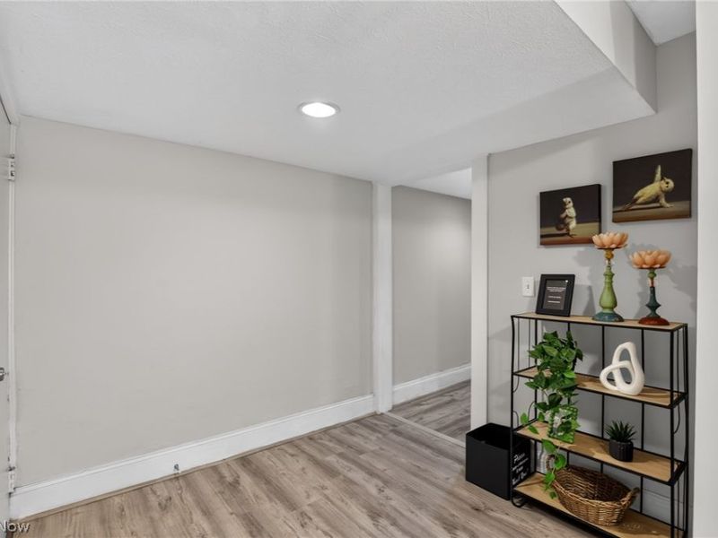 2476 Derbyshire Road, Unit 8, Cleveland Heights, OH 44106 Photo 2