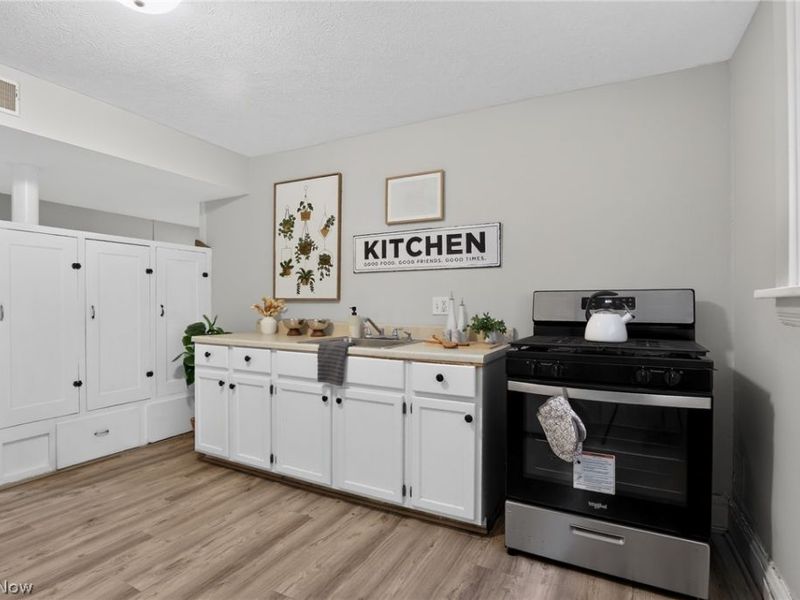 2476 Derbyshire Road, Unit 8, Cleveland Heights, OH 44106 Photo 9