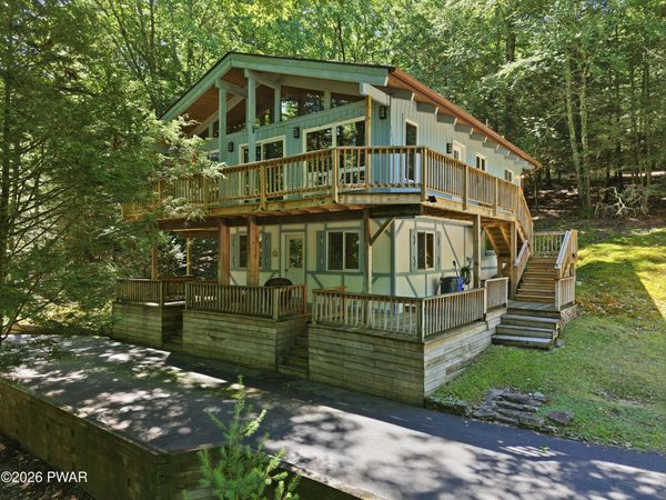 103 N Redwood Drive, Greentown, PA 18426