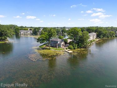 800 Kimberly, Orion Twp, MI 48362