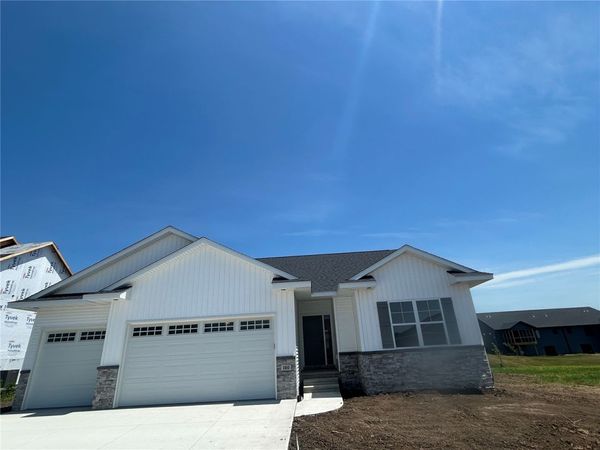 100 S Seven Oaks Road , North Liberty, IA 52317