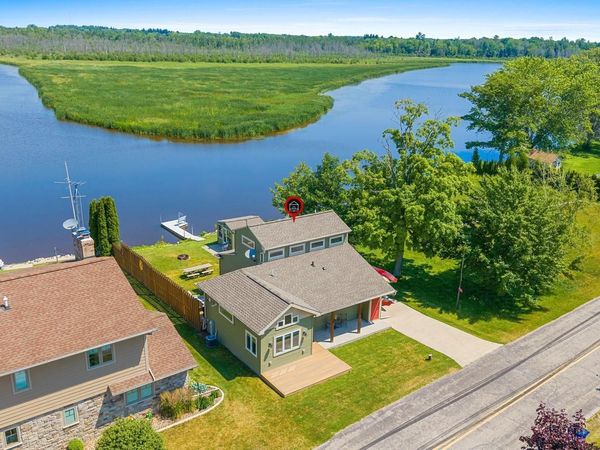 3068 Cottage LANE, Two Rivers, WI 54241
