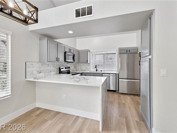 8913 Antioch Way , Las Vegas, NV 89117
