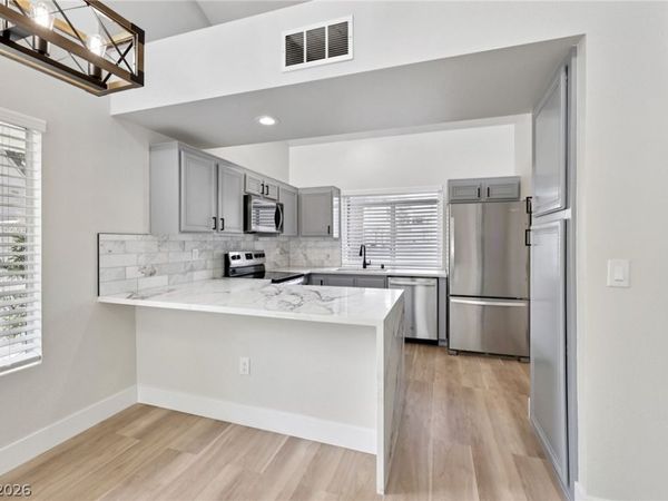 8913 Antioch Way , Las Vegas, NV 89117