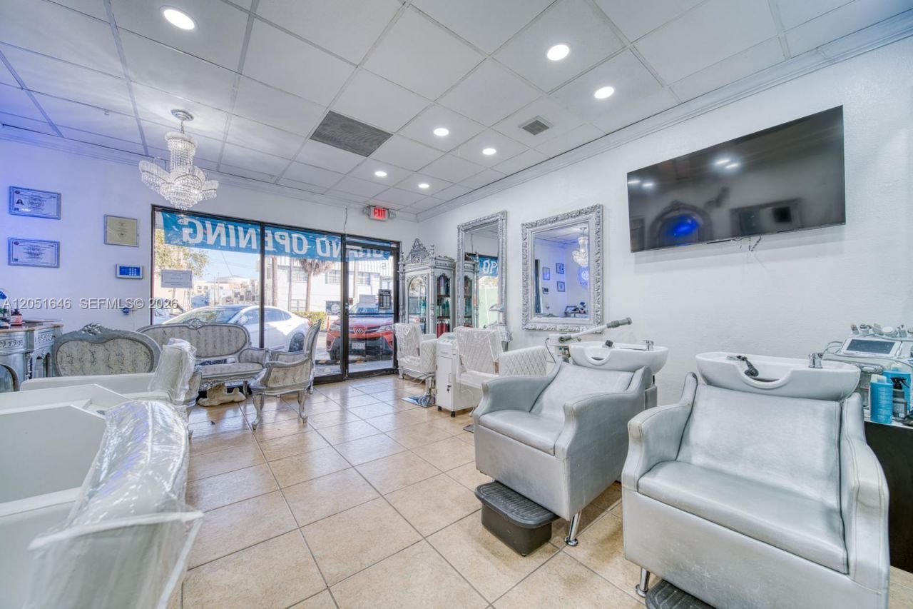 Full Service Beauty Salon Prime Location Close To , South Miami, FL 33143 Photo