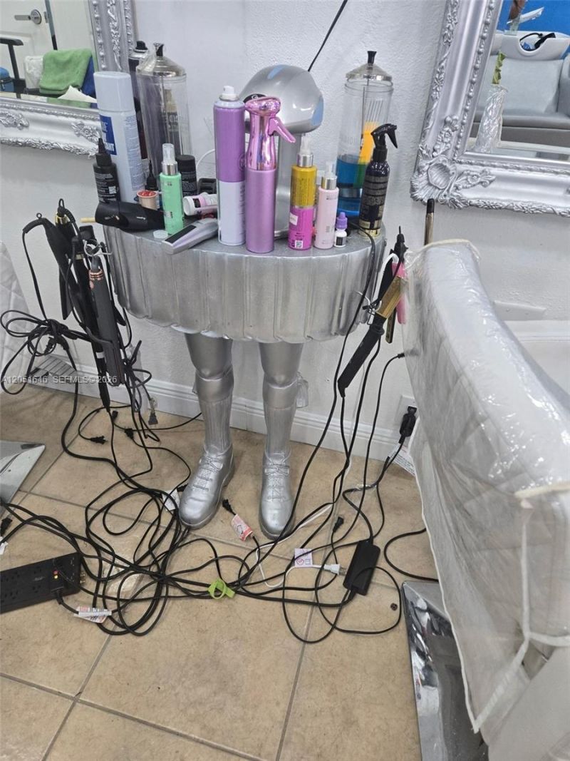 Full Service Beauty Salon Prime Location Close To , South Miami, FL 33143 Photo