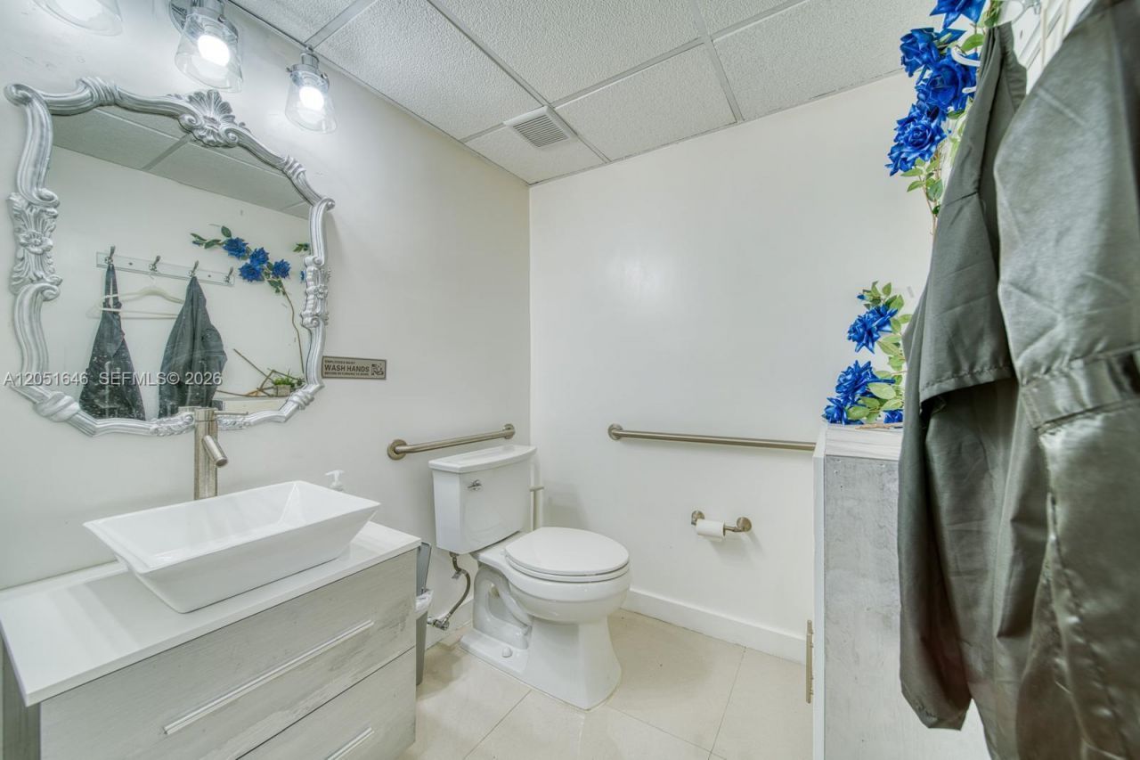 Full Service Beauty Salon Prime Location Close To , South Miami, FL 33143 Photo