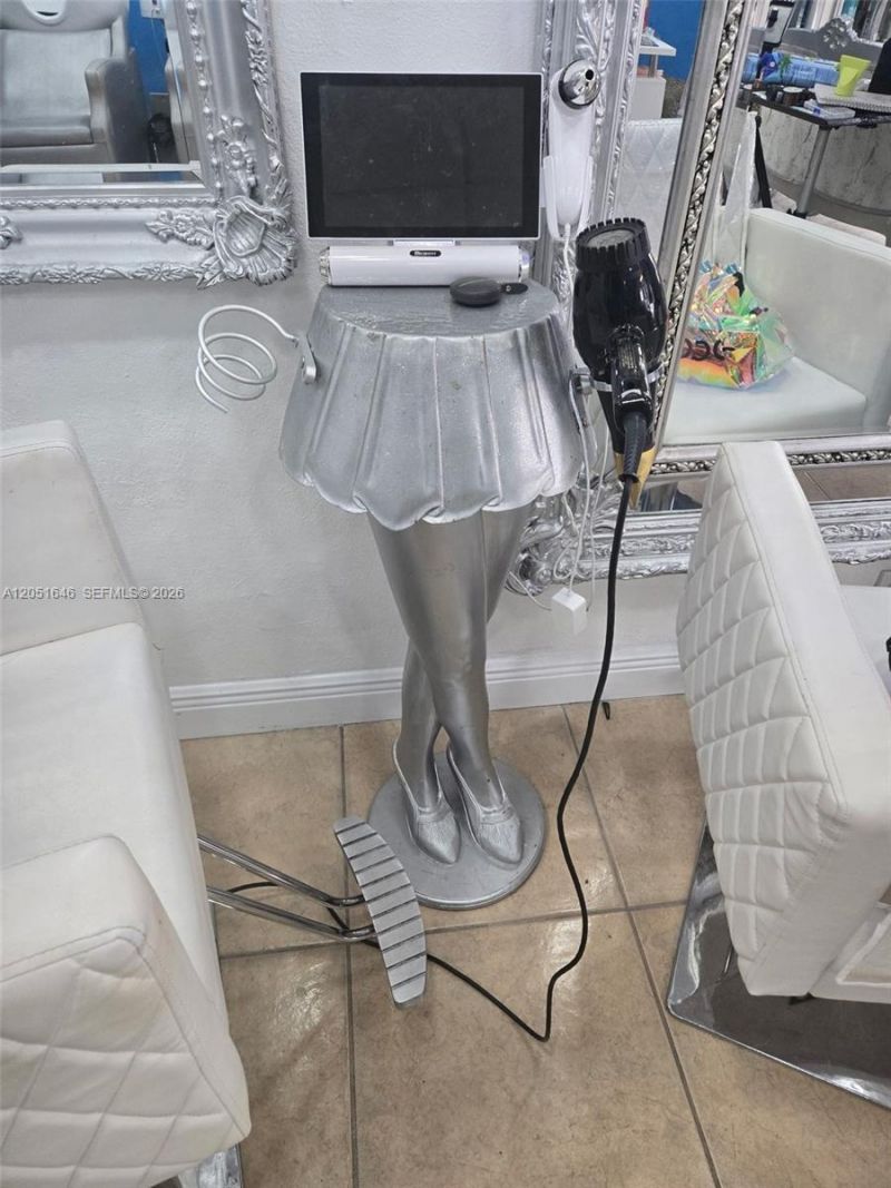 Full Service Beauty Salon Prime Location Close To , South Miami, FL 33143 Photo
