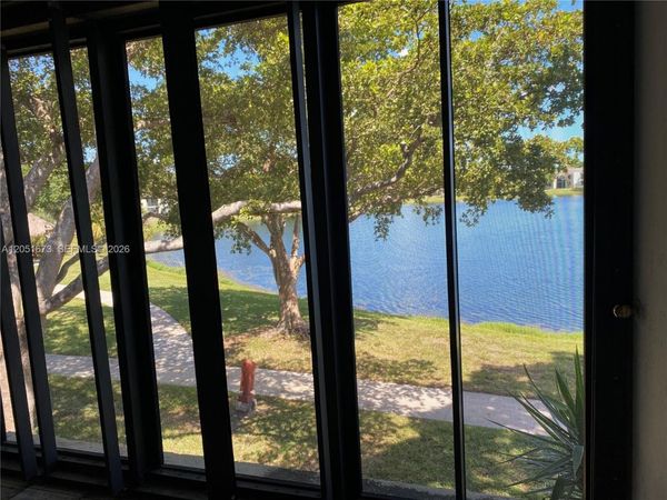 201 Lake Pointe Dr , Unit 205, Oakland Park, FL 33309