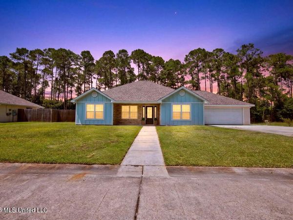 817 Kyle Circle, Waveland, MS 39576