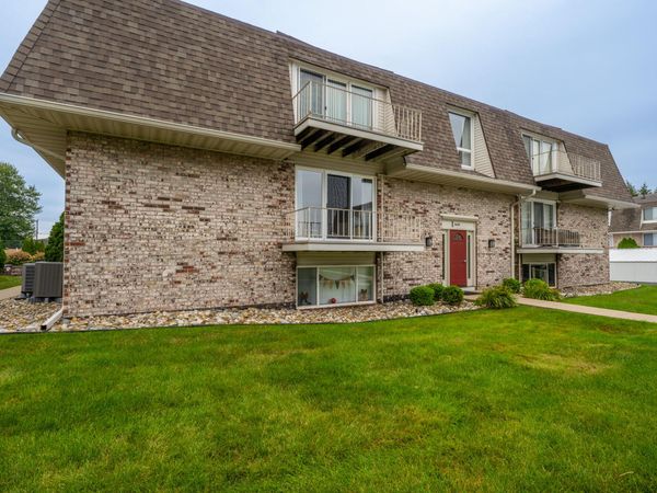 3618 Lakeshore Drive, Unit 8, St. Joseph, MI 49085