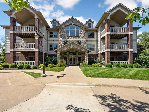 852 Foster Rd, Iowa City, IA 52245