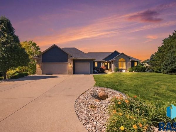 7005 E Mystic Dr, Sioux Falls, SD 57110
