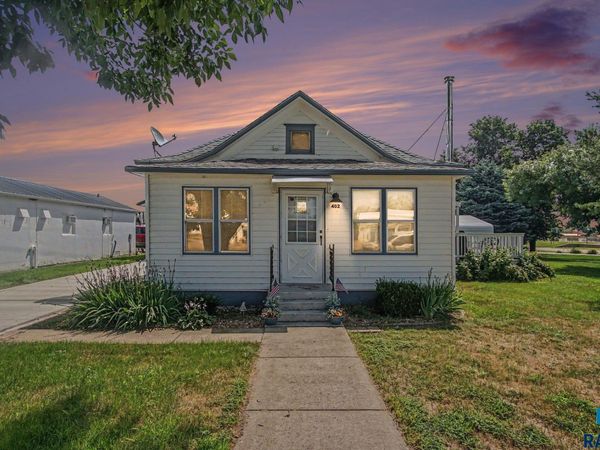 402 S Maple St, Howard, SD 57349