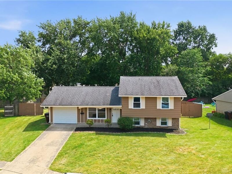 413 Gregory Court, Lebanon, OH 45036 Photo 2