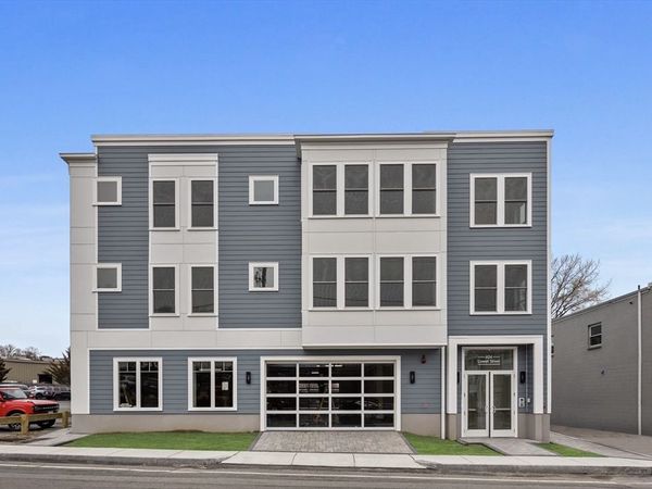404 Lowell Street, Unit 6, Wakefield, MA 01880