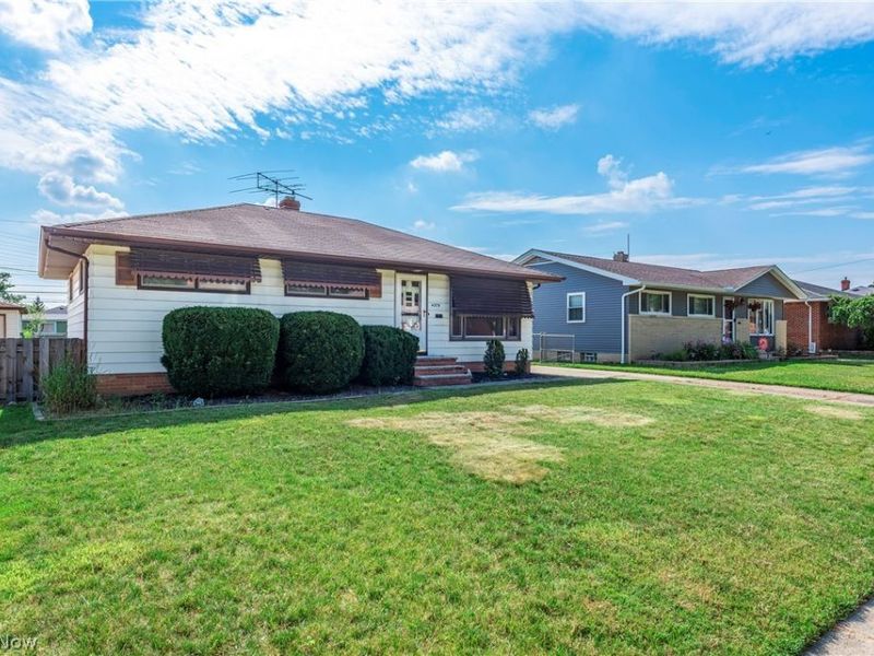 4579 Memphis Villas S, Brooklyn, OH 44144 Photo 2