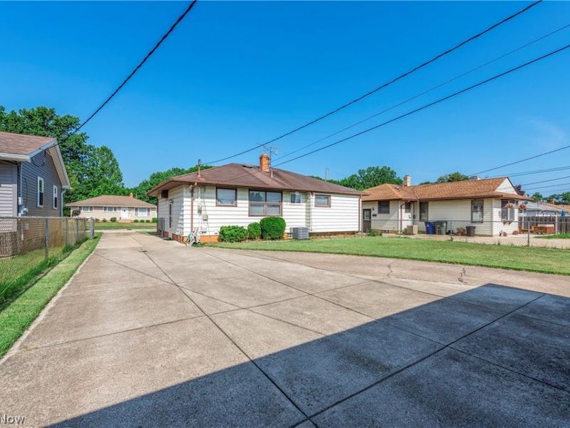 4579 Memphis Villas S, Brooklyn, OH 44144 Photo 4