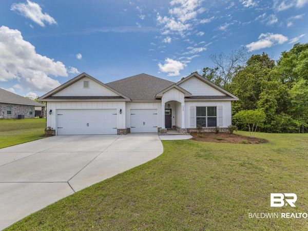 200 Spur Avenue, Fairhope, AL 36532