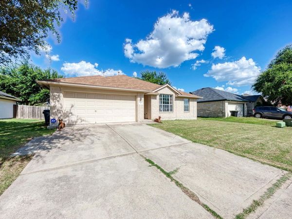 104 Edison DR, Hutto, TX 78634