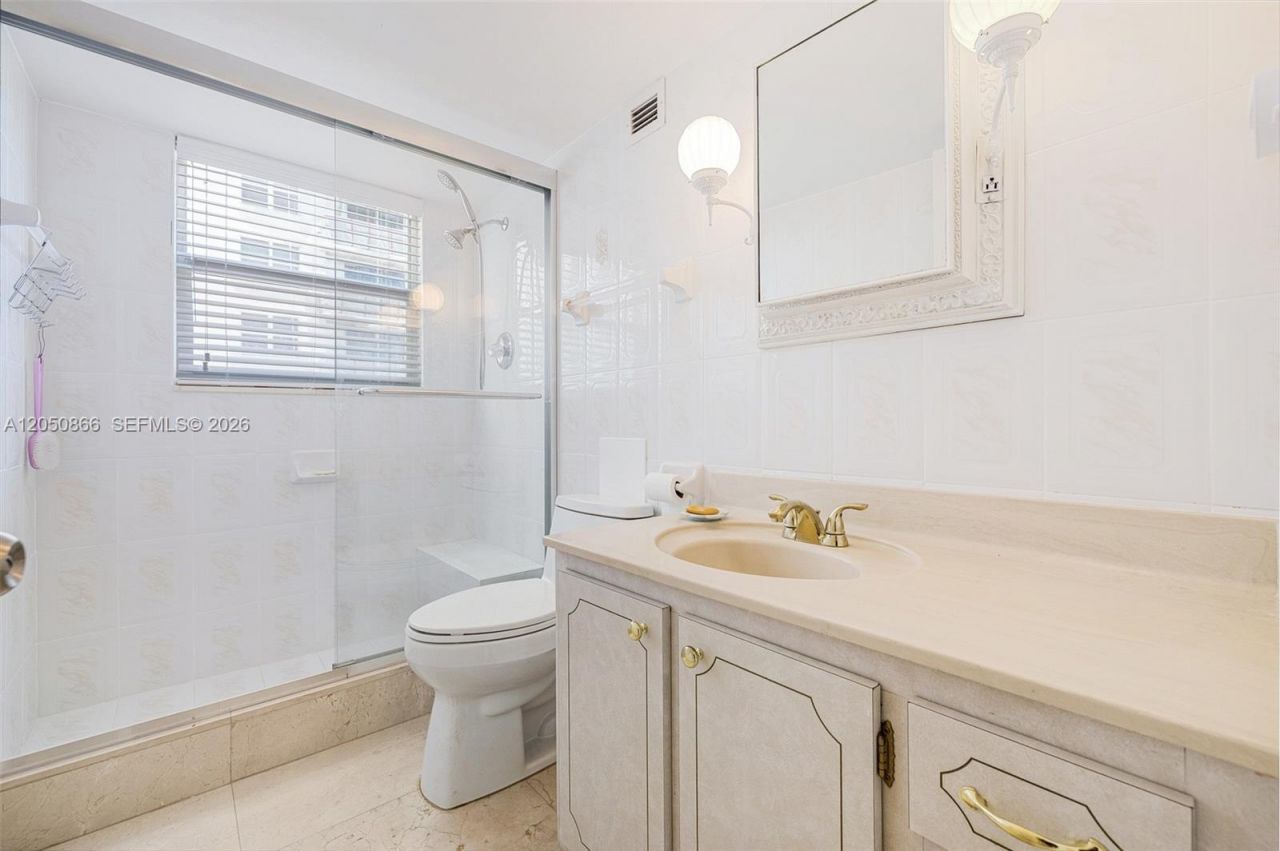 6039 Collins Ave , Unit 517, Miami Beach, FL 33140 Photo