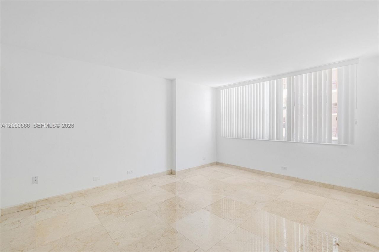 6039 Collins Ave , Unit 517, Miami Beach, FL 33140 Photo